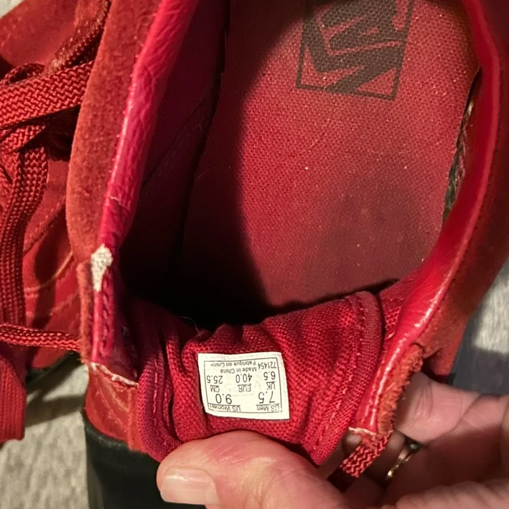 Vans old skool Red and Black Sneakers with Suede Upper - size men’s 7.5